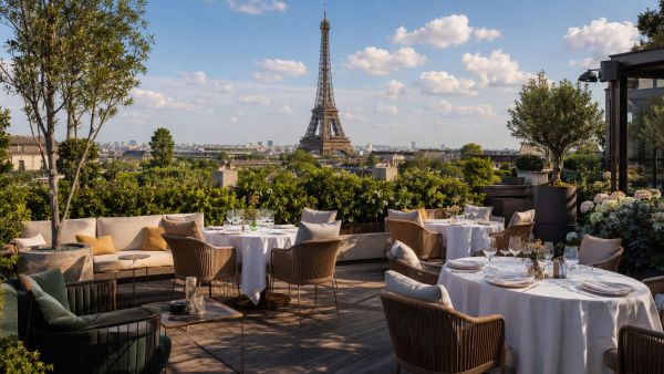 Quelle expérience culinaire choisir dans un restaurant avec vue sur la Tour Eiffel ?
